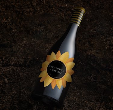 Studio Unbound Wine Label Packaging Theflowerandthebee Header Phone